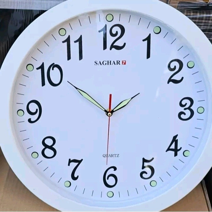 ساعت دیواری دارای رنگ بندی سایز 40 ساغر
